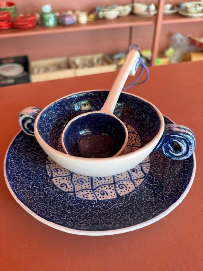 სურათი სამეული აზარფეშით ლაჟვარდის სამეული